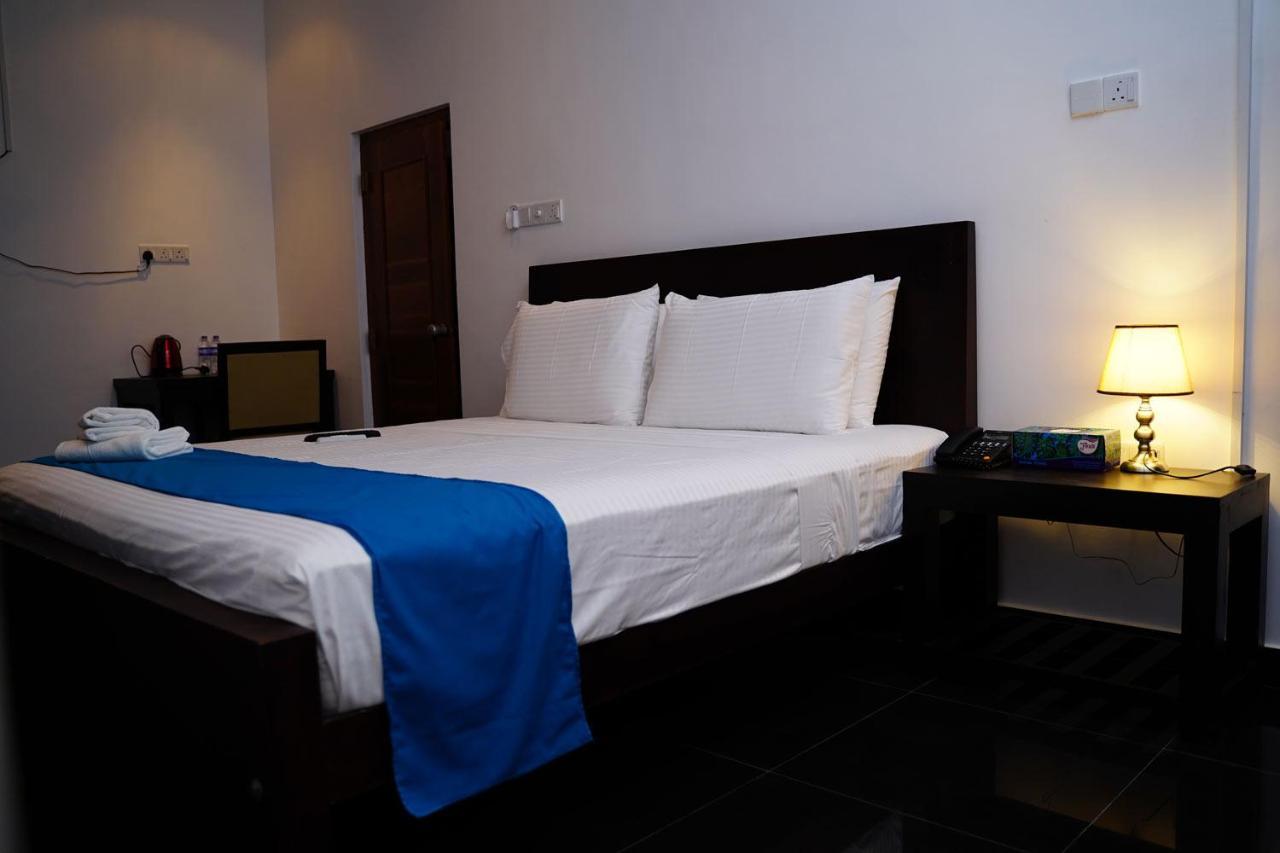 Village Hotel Northern Point Point Pedro 外观 照片