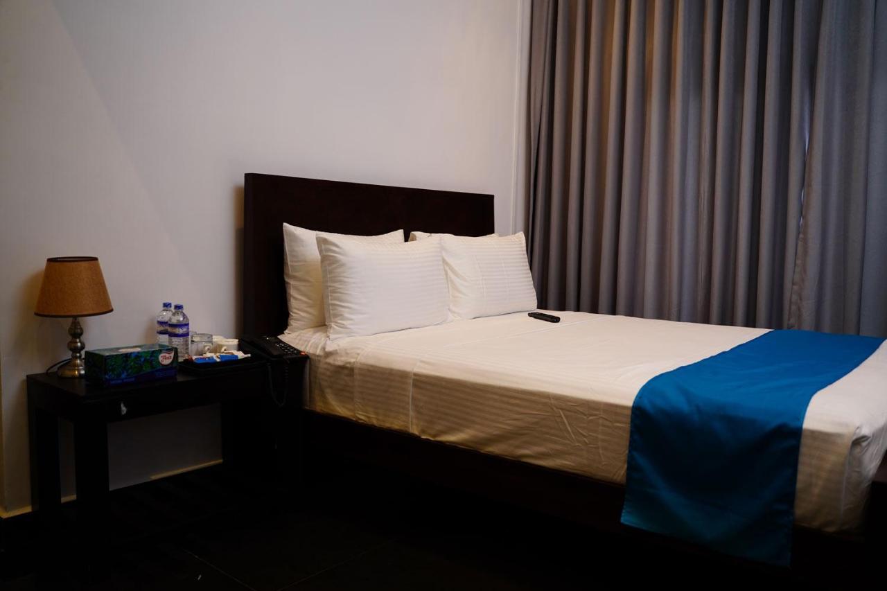 Village Hotel Northern Point Point Pedro 外观 照片