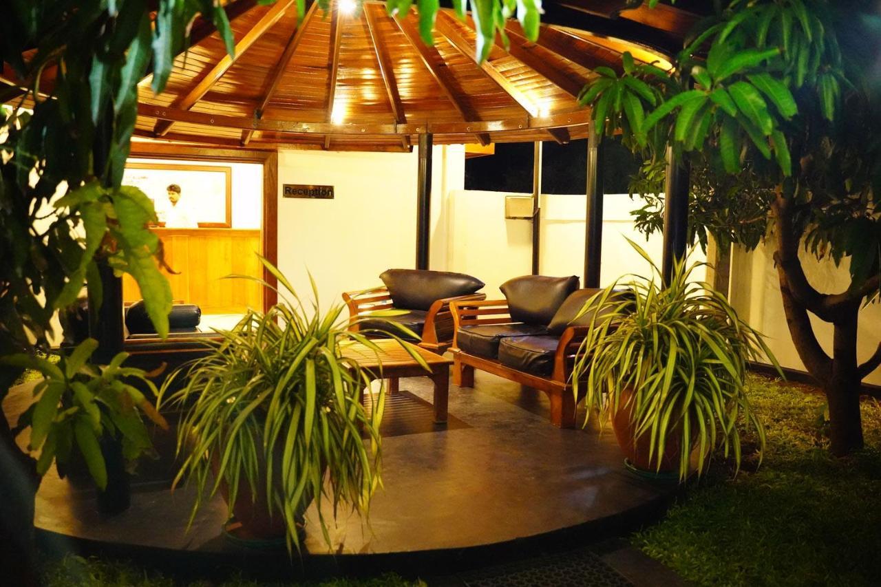 Village Hotel Northern Point Point Pedro 外观 照片