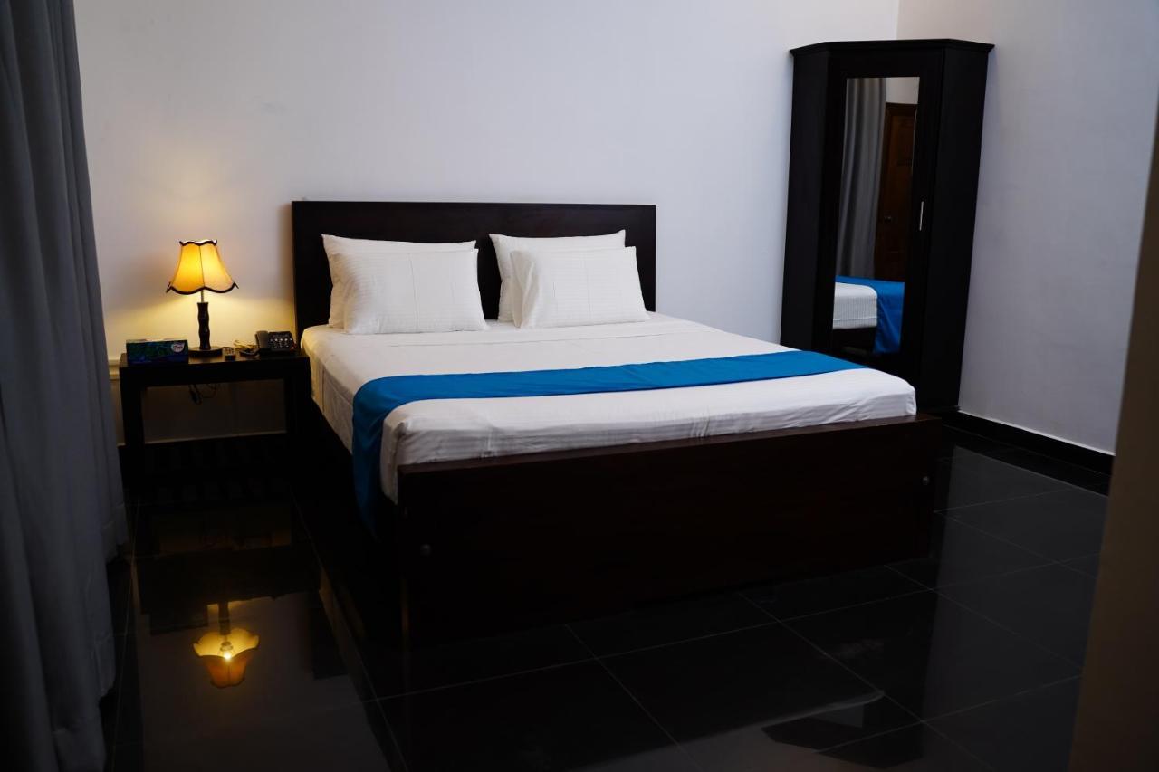 Village Hotel Northern Point Point Pedro 外观 照片