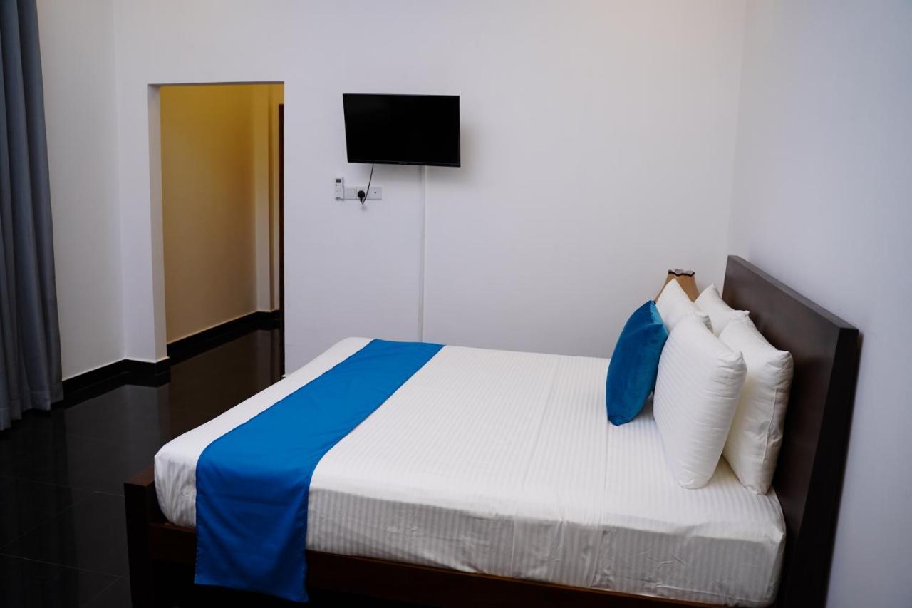 Village Hotel Northern Point Point Pedro 外观 照片