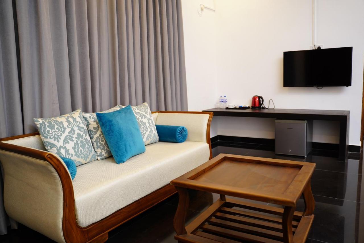 Village Hotel Northern Point Point Pedro 外观 照片